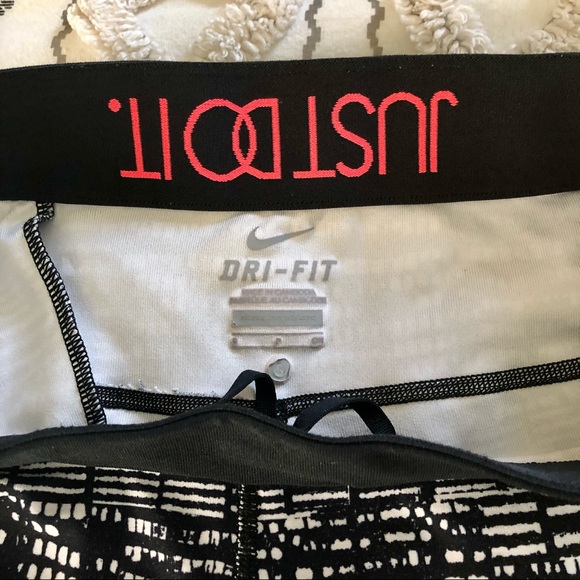 Nike Dri Fit Stretch Legging Workout Pants - Picture 9 of 9